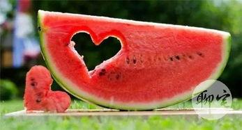 观众吃瓜的样子,观众吃瓜现场，欢乐无限