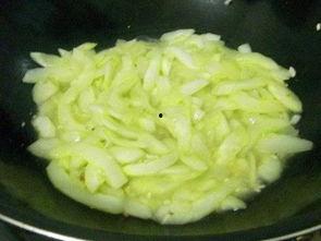 白瓜削皮吃吗,健康美味两不误