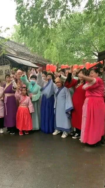 吃瓜视频表演群众,短视频中的社会百态