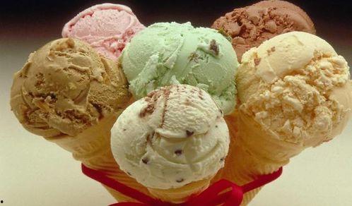 吃瓜人家吃冰淇淋图片,吃瓜人家共享冰淇淋甜蜜时光